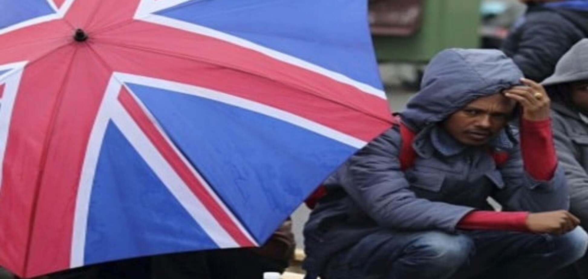 В Британии сторонники и противники мигрантов забросали друг друга кирпичами 