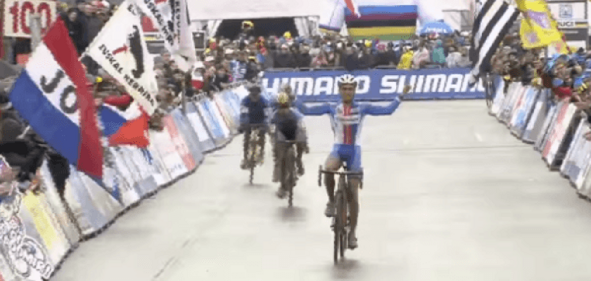 'Самый большой идиот на свете'. Чешский велосипедист совершил курьез сезона: видео происшествия