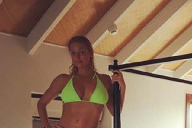 Волочкова на Мальдивах похвасталась мини-бикини: фотофакт