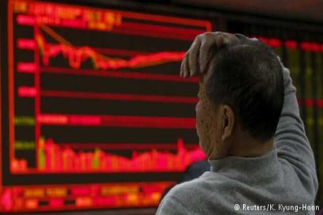 Обвал на фондових біржах Китаю: торги зупинили після падіння індексу на 7 відсотків