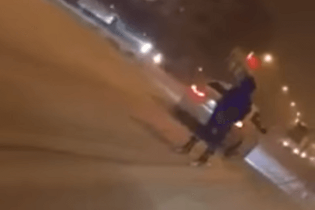 'ДНР'-экстрим: в центре Донецка заметили лыжника, мчащего за автомобилем. Видеофакт