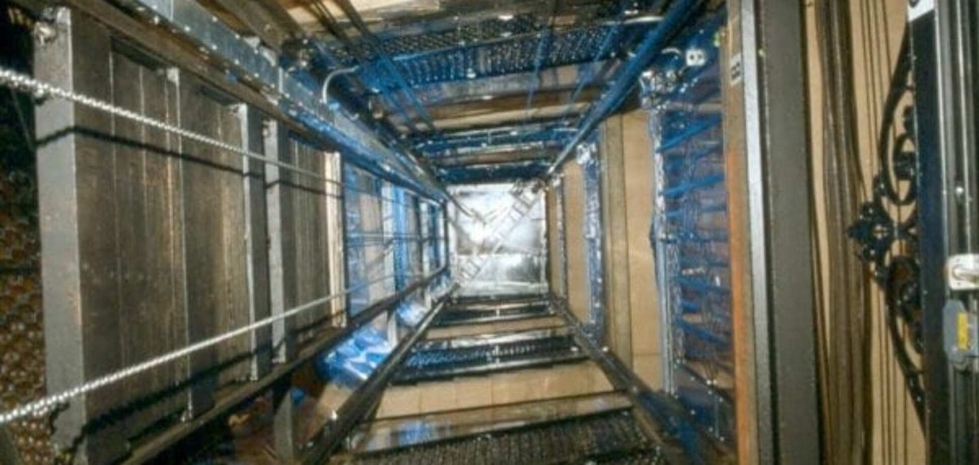 У київській багатоповерхівці підліток впав у шахту ліфта
