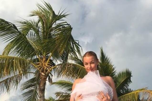 Голая Волочкова показала тело в прозрачном подъюбнике