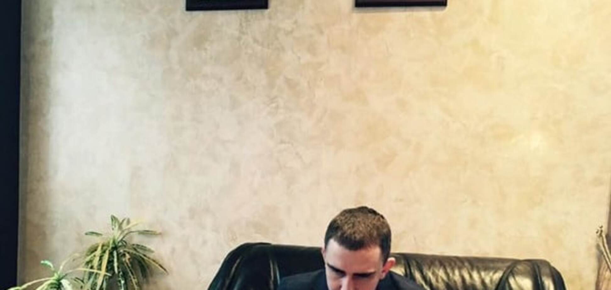 У Рівному глава облради змінив портрет Порошенка на Коновальця і ??Шухевича