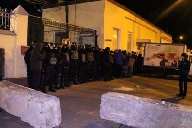 Захват Пашинским 'Житомирських ласощів': на предприятии заявили о ранениях сотрудников