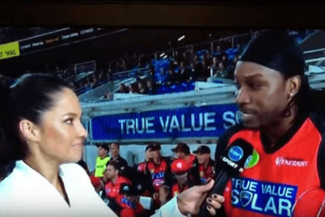 Гравця в крикет крупно оштрафували за флірт з журналісткою в прямому ефірі: курйозне відео