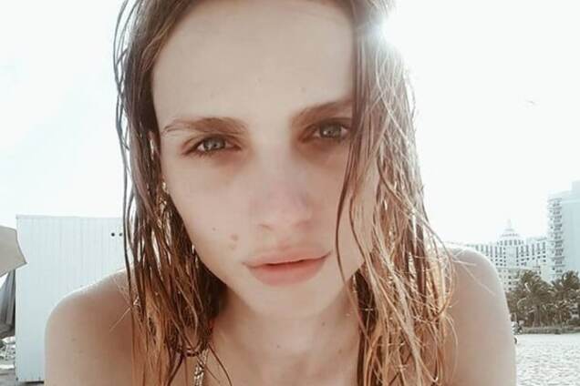 Трансгендерная модель показала идеальное тело в бикини: фото красотки