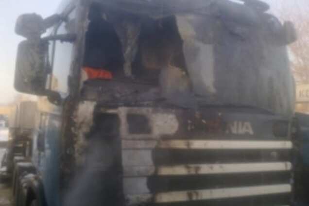 Пожар в Киеве: на территории деревообрабатывающего комбината сгорел грузовик