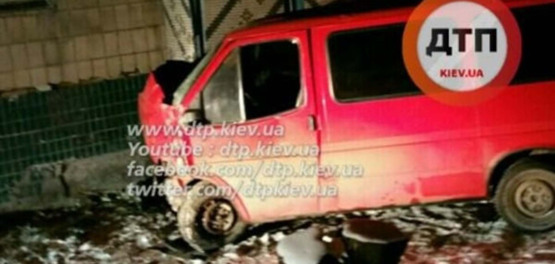 Под Киевом пьяный водитель Ford 'впечатал' пешехода в стену