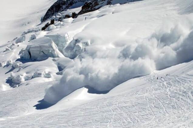 Спасатели предупредили: в Карпатах возможно схождение снежных лавин