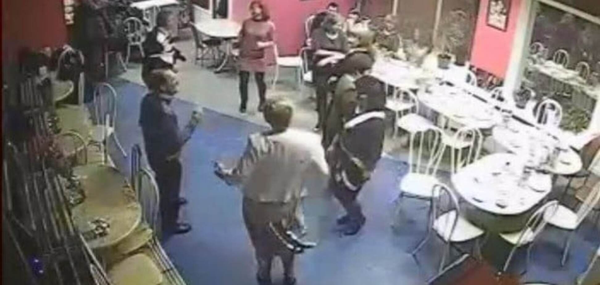 Танцуют все! Украинские кибервойска подсмотрели за пьяными россиянами: фотофакт