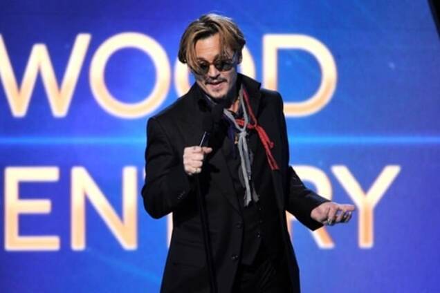 Конфузы ушедшего года: не та королева, вынос премьера и пьяный Джонни