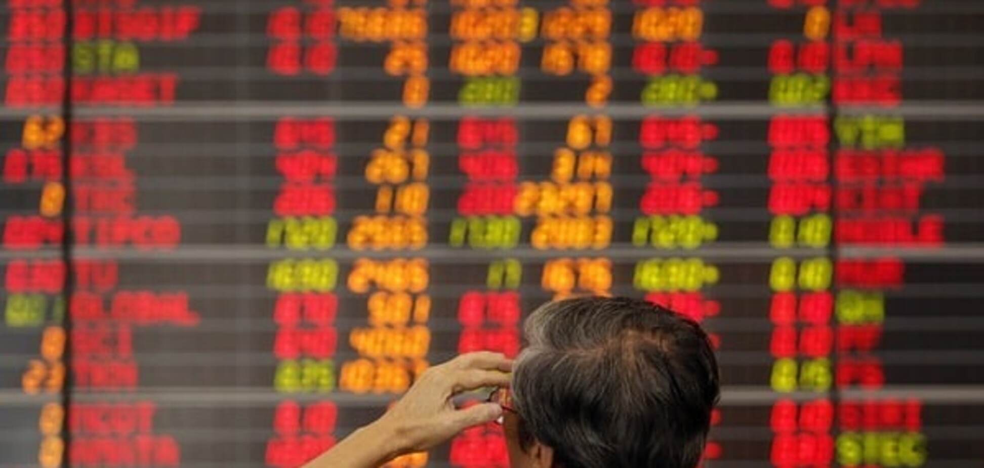 На биржах Китая зафиксирован новый обвал: индексы упали на 7%