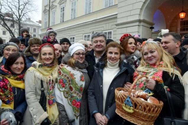 Рождество Президента: опубликованы фото и видео, как Порошенко с семьей во Львове гуляли