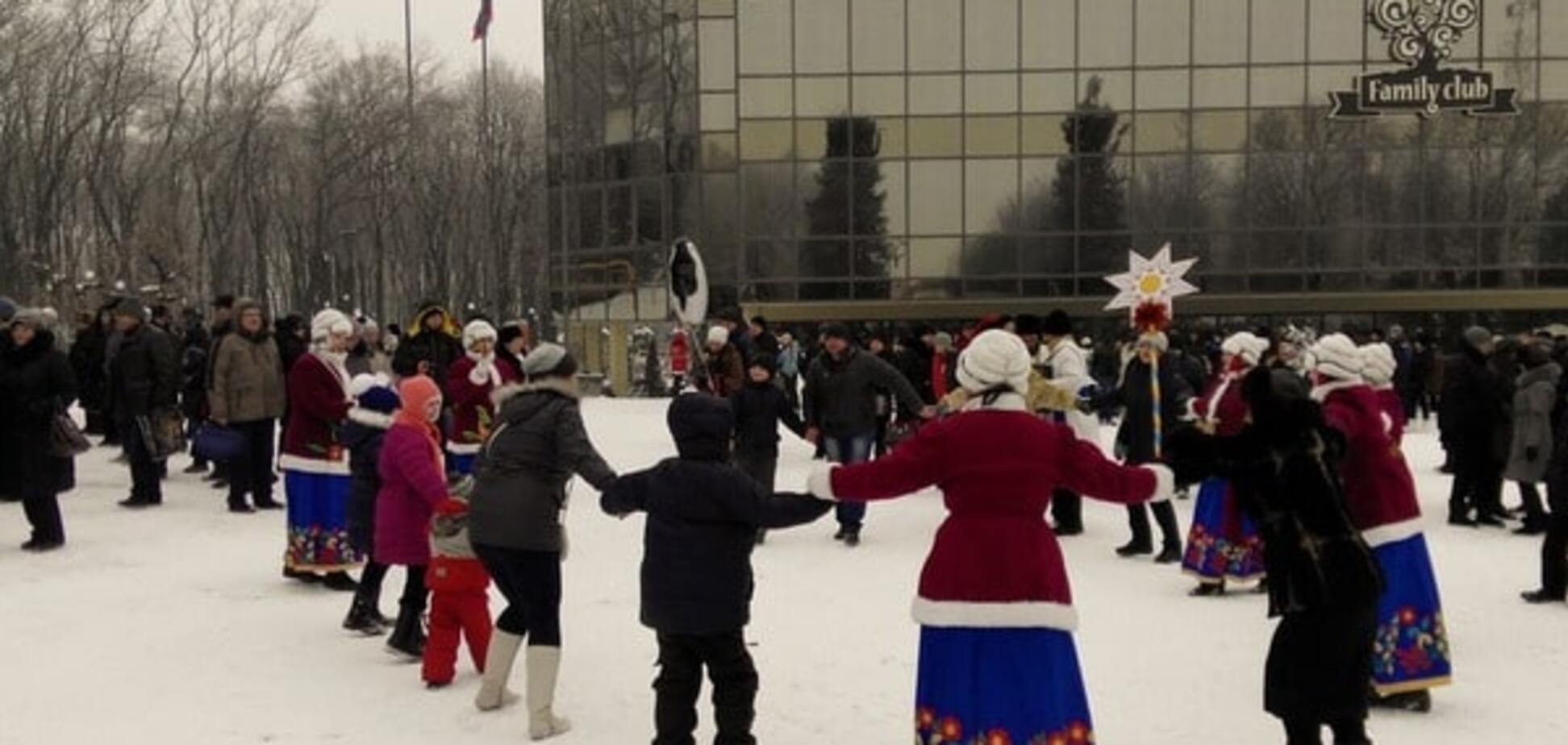 В Донецке на Рождество водили хороводы вокруг Путина: опубликованы фото и видео