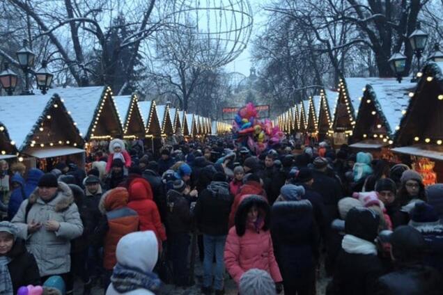 У террористов невесело: журналист сравнил Рождество во Львове и на Донбассе