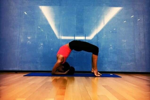 Йога по-дубайски: Злата Огневич шокировала своей растяжкой