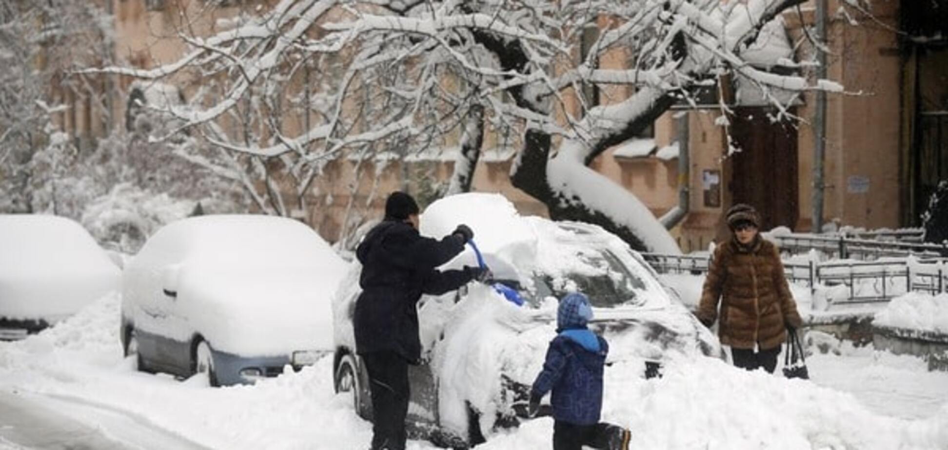 В Украине из-за непогоды стали ограничивать движение автотранспорта