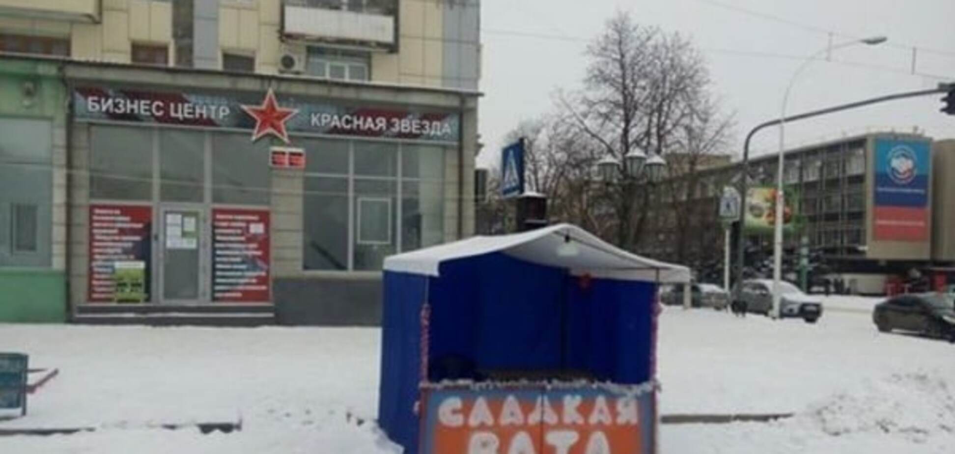 Нарочно не придумаешь: в центре Луганска совпали красные звезды и вата. Фотофакт