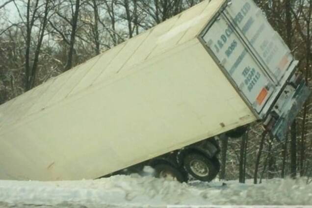 На трасі Київ-Одеса сталася масштабна ДТП: ЗМІ повідомляють про жертви