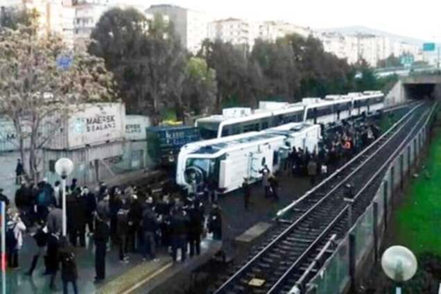 ЧП в Турции: в Измирском метро перевернулся поезд