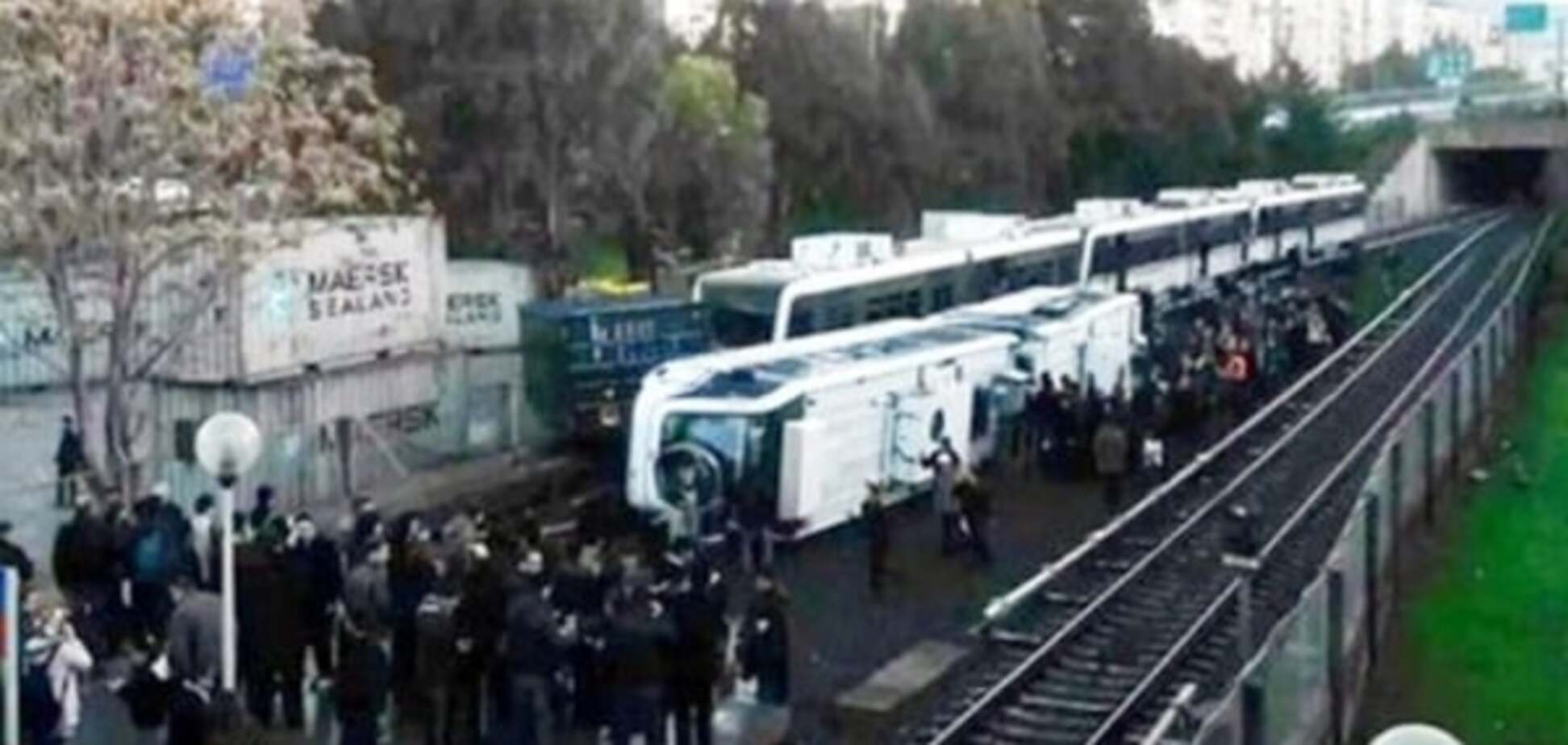 ЧП в Турции: в Измирском метро перевернулся поезд