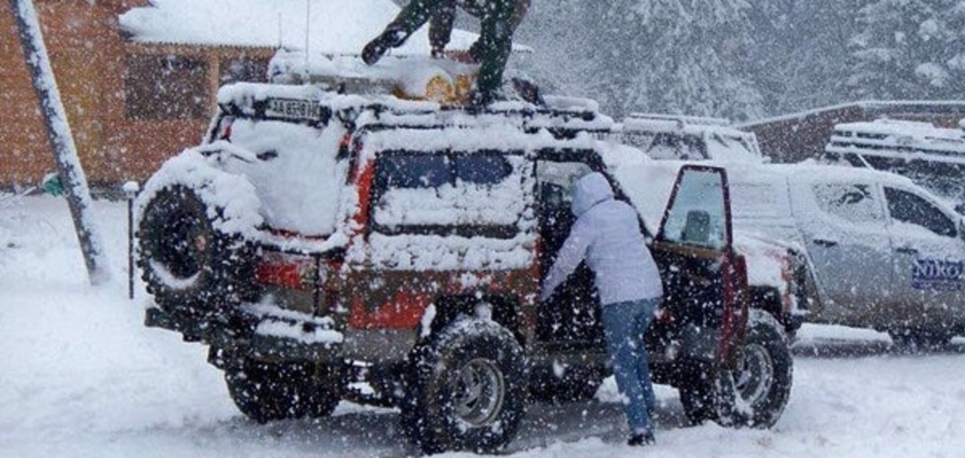 Непогода в Киеве и области: активисты будут помогать пострадавшим водителям