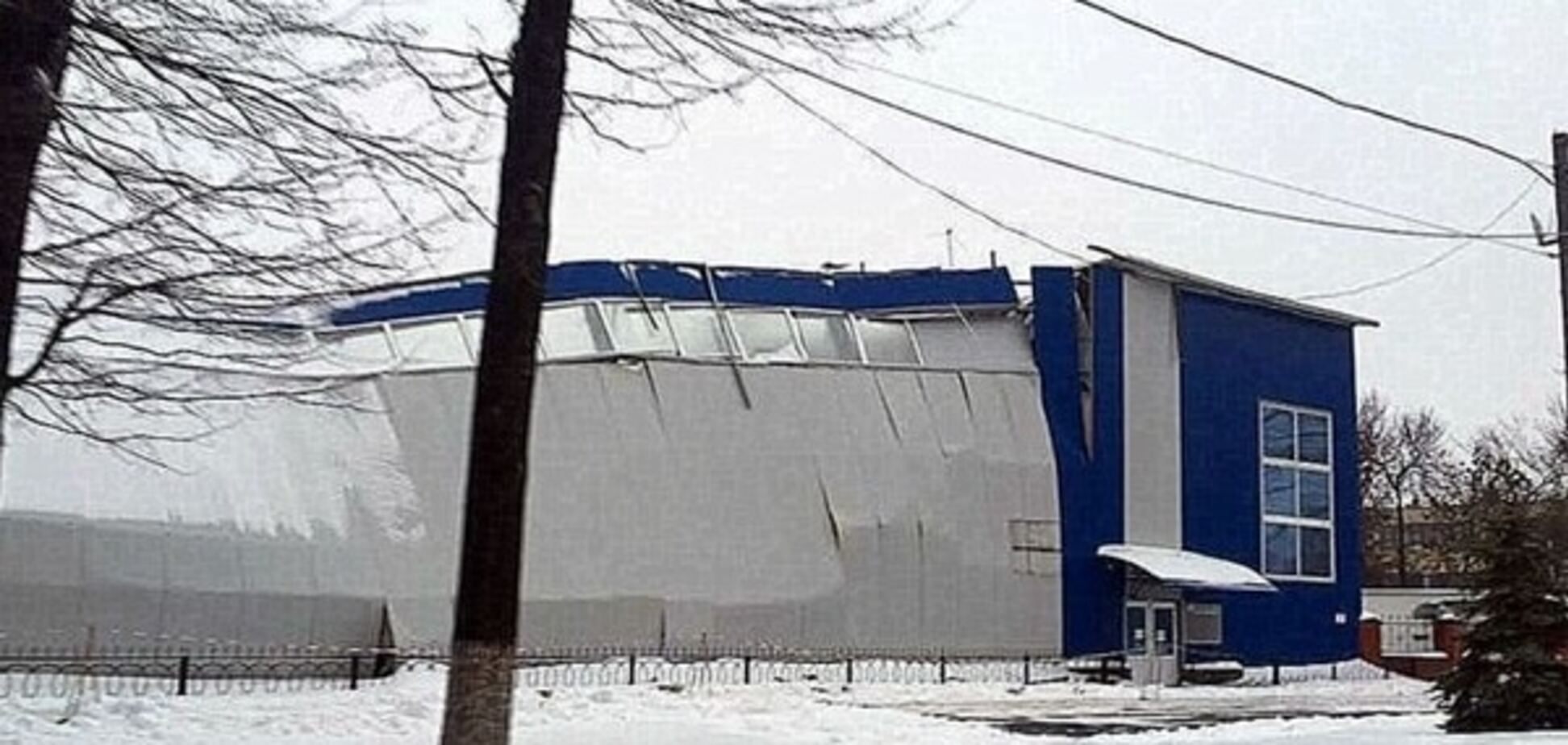 В Полтаве рухнула крыша спорткомплекса: опубликованы фото