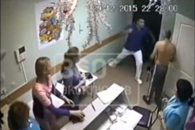 СМИ: в России врач одним ударом убил пациента - видео 18+