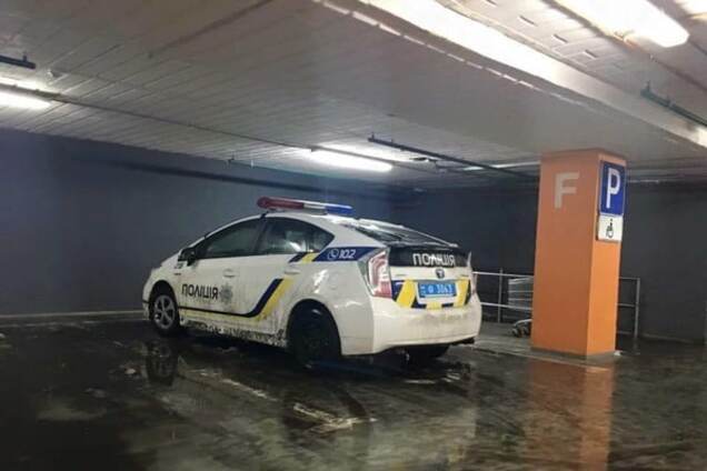 В Киеве полисмены стали героями 'инвалидной' парковки: фотофакт
