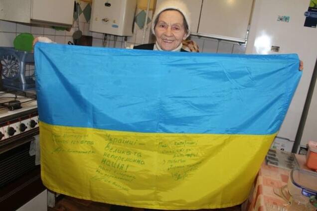 Ангел-хранитель из Ужгорода: пенсионерка 25 лет готовит рождественский ужин военным