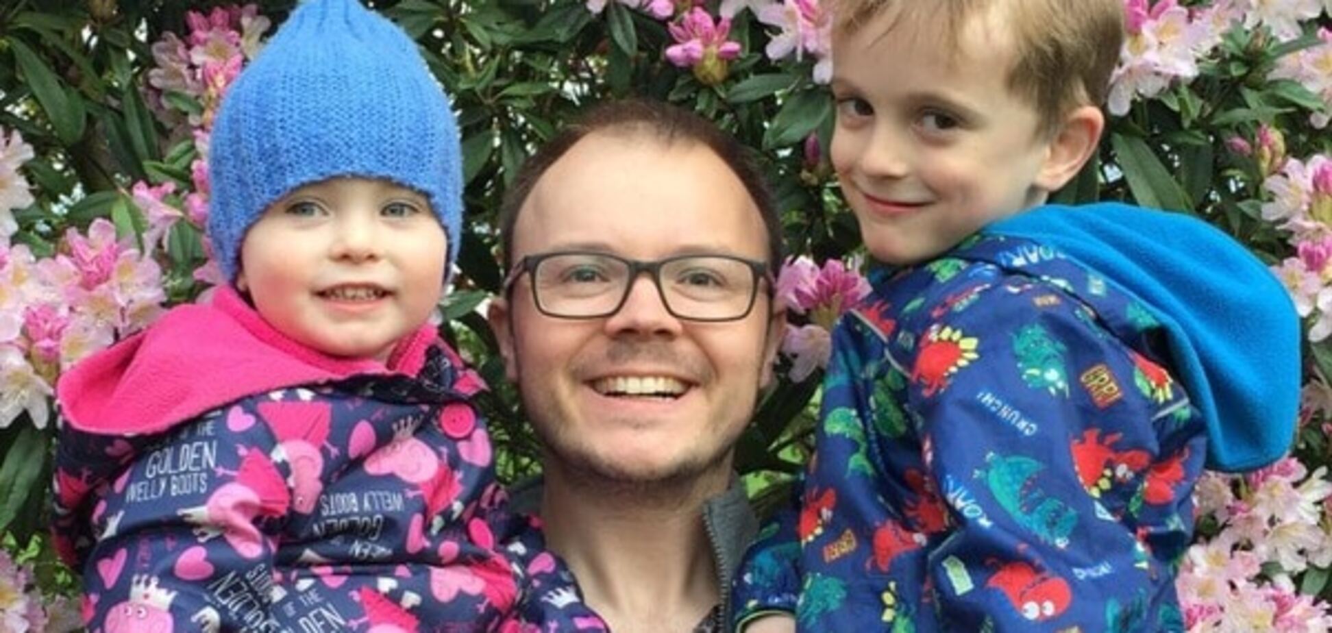 Черкасець Віктор Євпак зі своїми дітьми