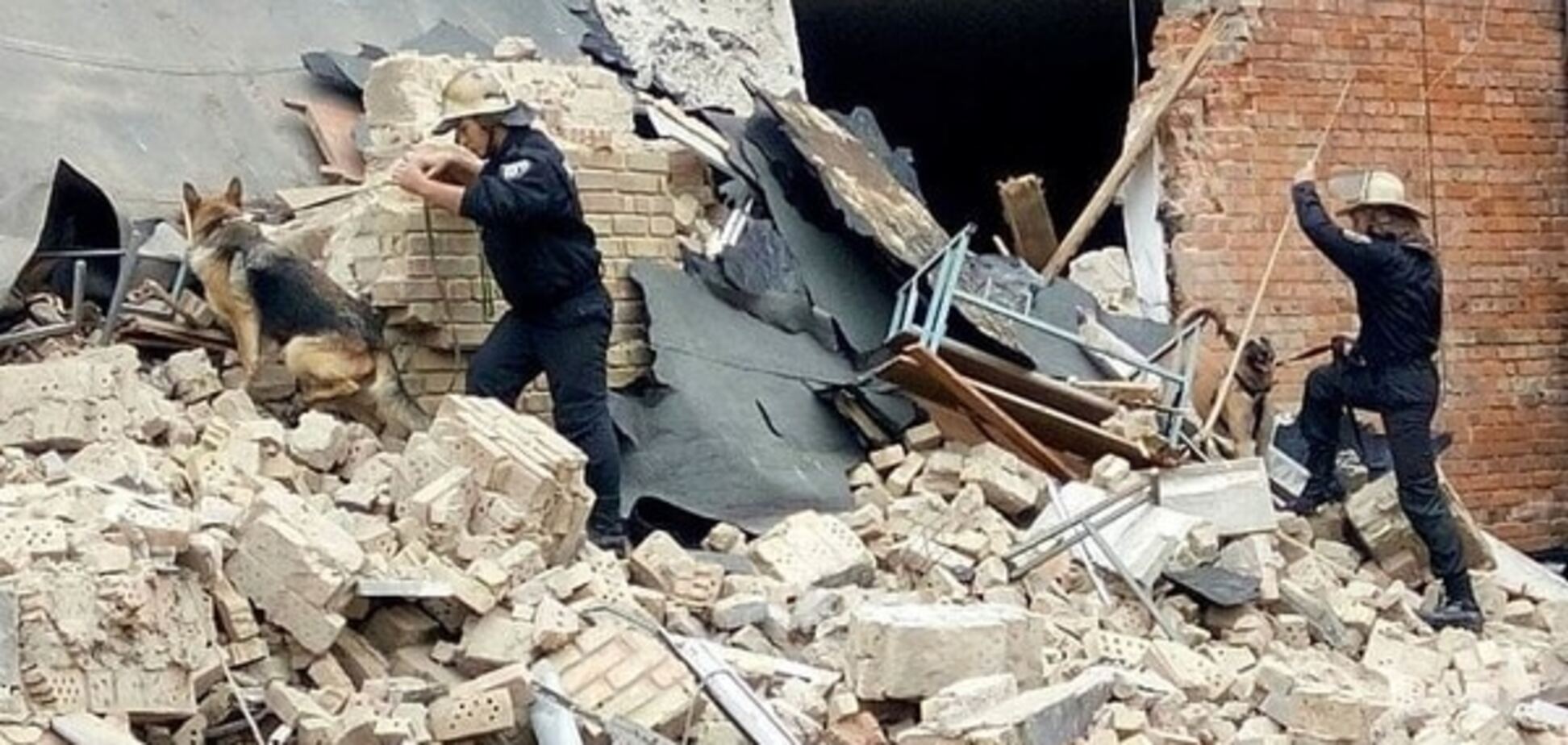 Спасатели на завалах