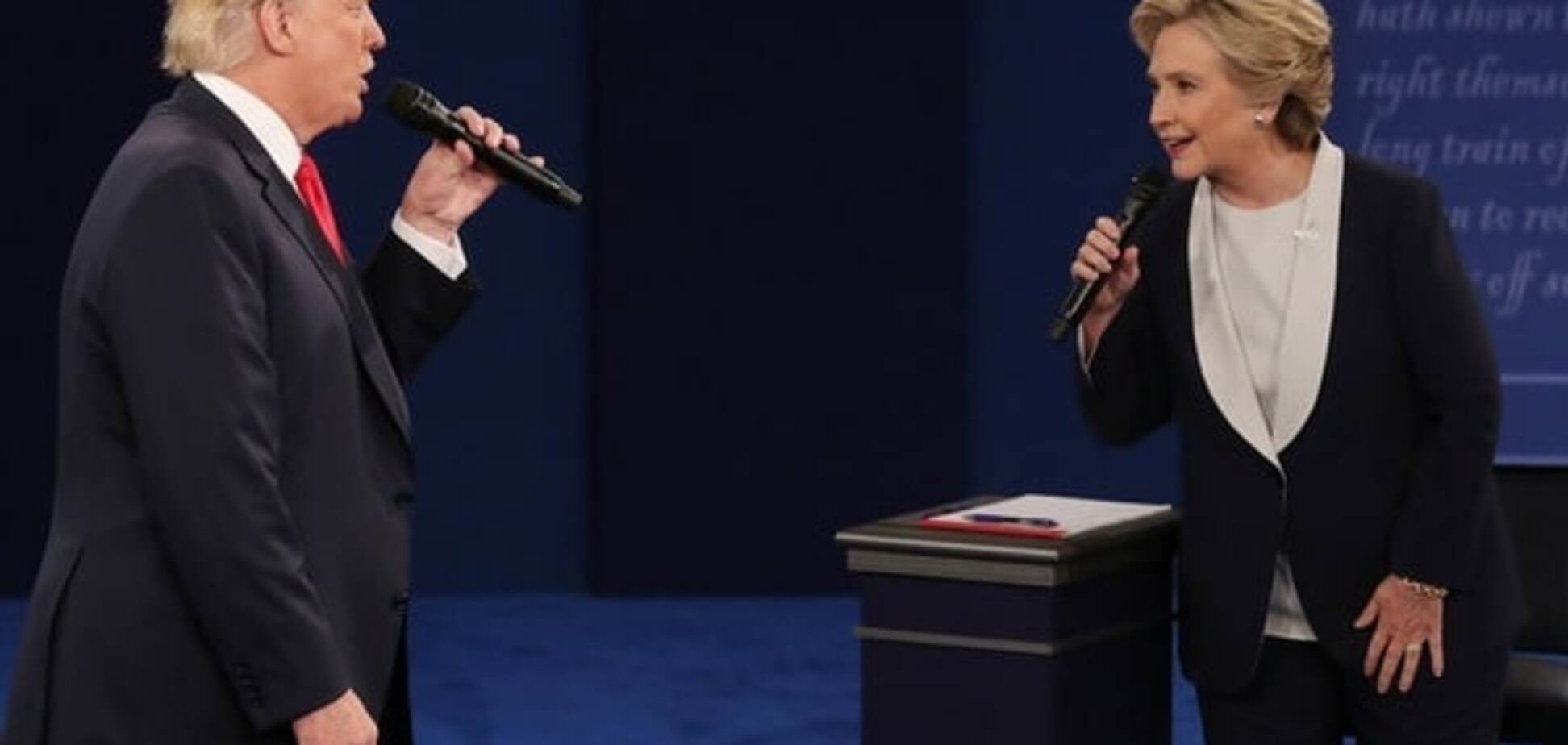 Трамп и Клинтон во время дебатов