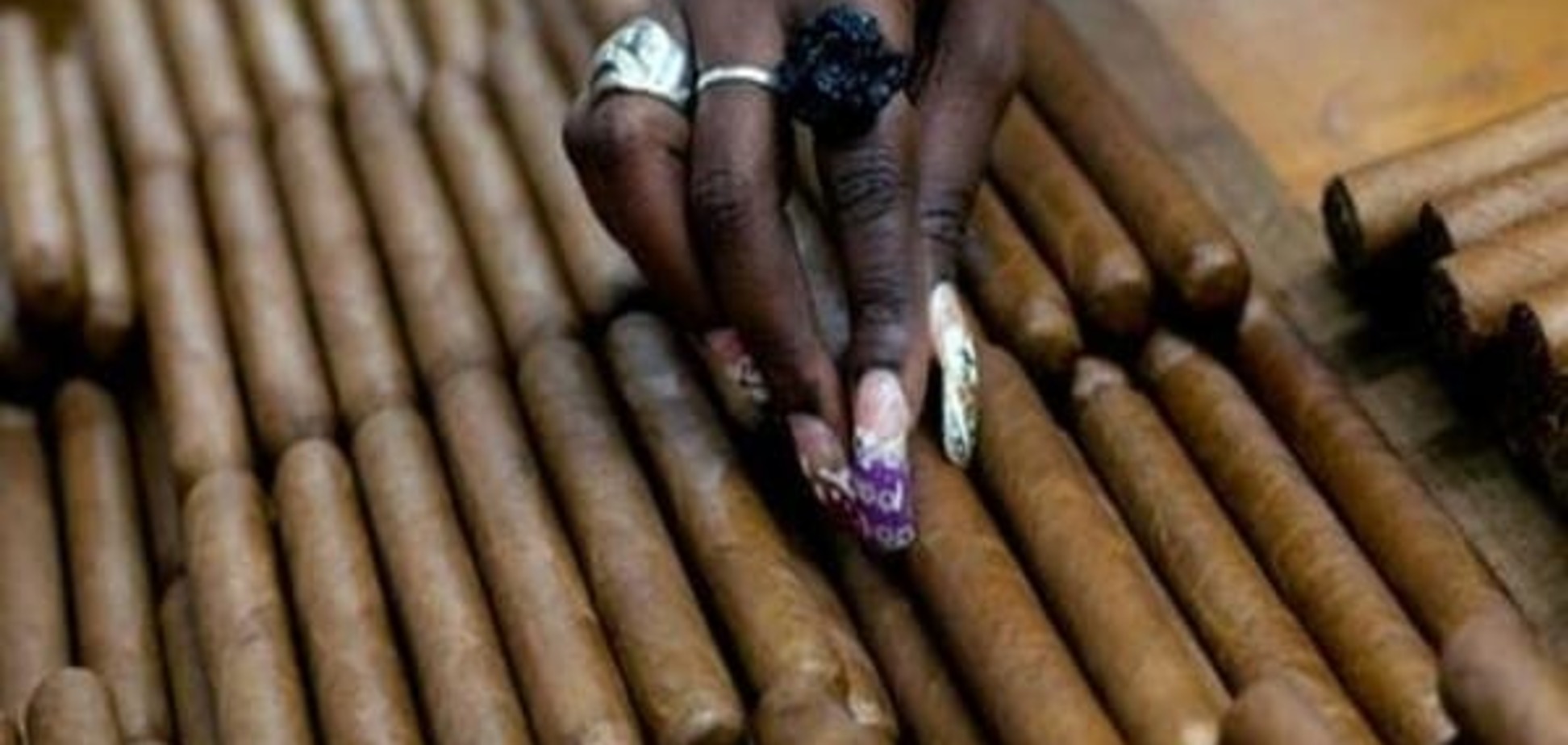 Американці відтепер можуть возити більше сигар і рому з Куби