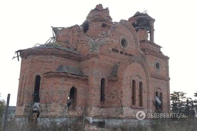 Разрушенный храм в Песках