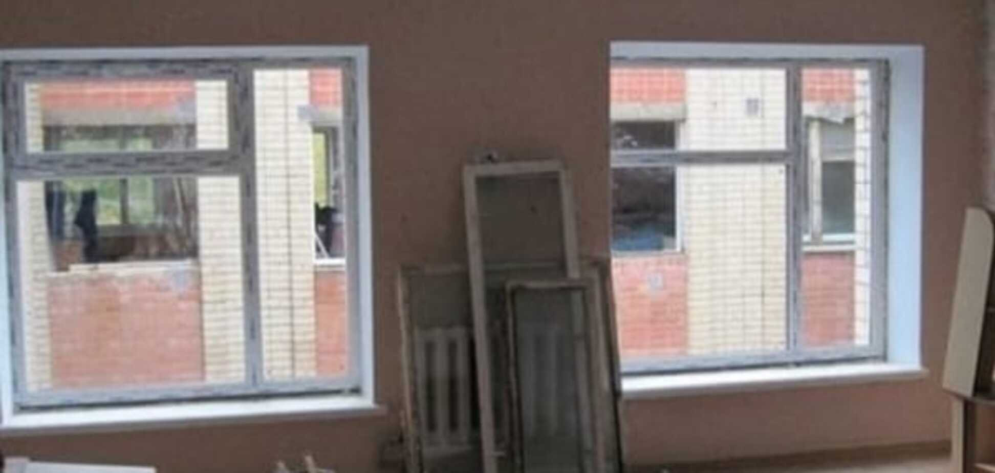 На Херсонщине дождались холодов и начали менять окна в детском садике