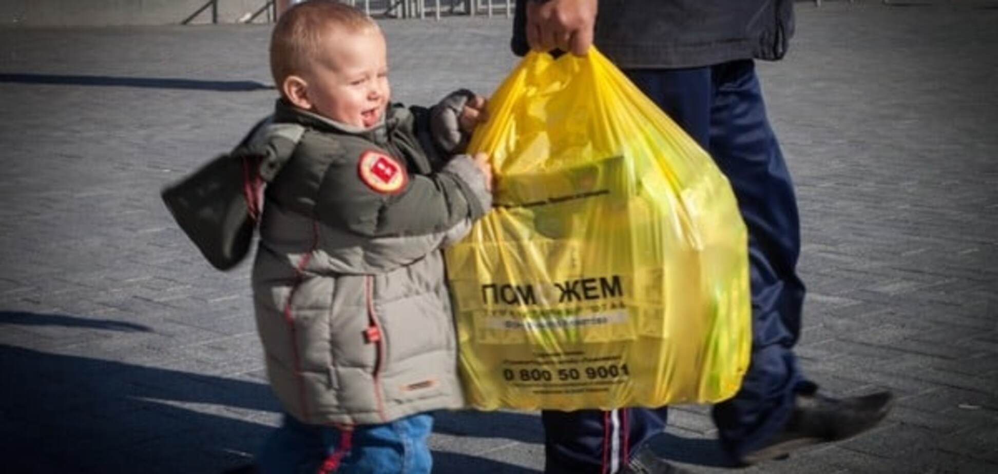 Штаб Ахметова поможет ребенку, пострадавшему от взрыва в Луганской области
