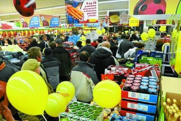 Черги у супермаркетах Польщі