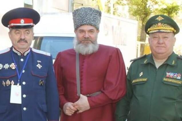 По центру - Леонид Маслов