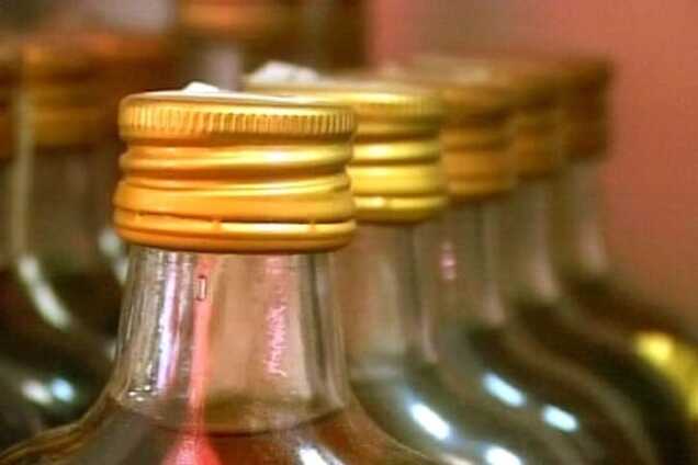 Алкоцид: за неделю от 'паленой' водки в Украине погибло больше людей, чем в АТО