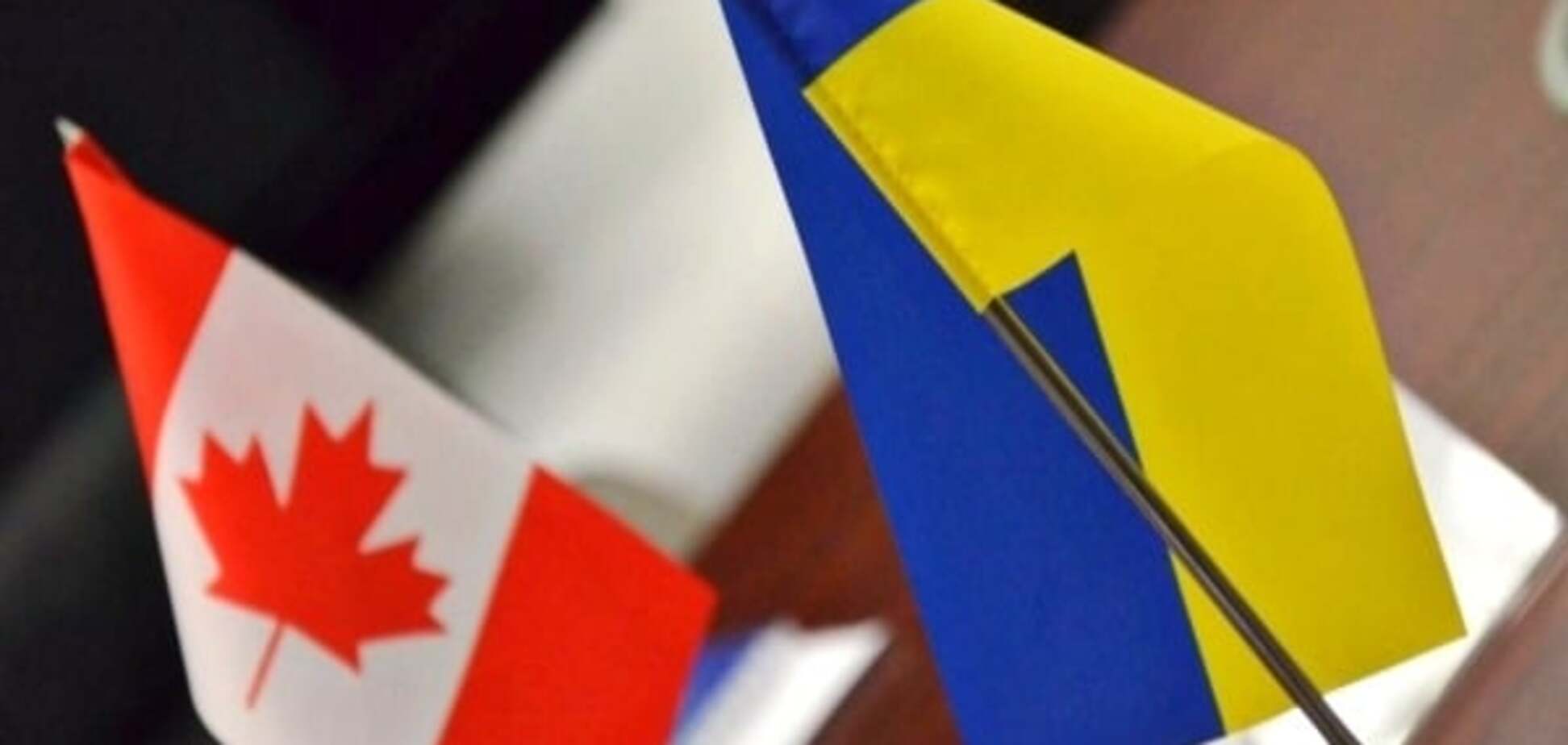 Прапори Канади і України