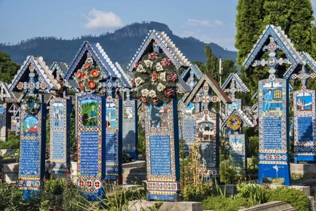«Веселое кладбище» в селе Сэпынца (Румыния)