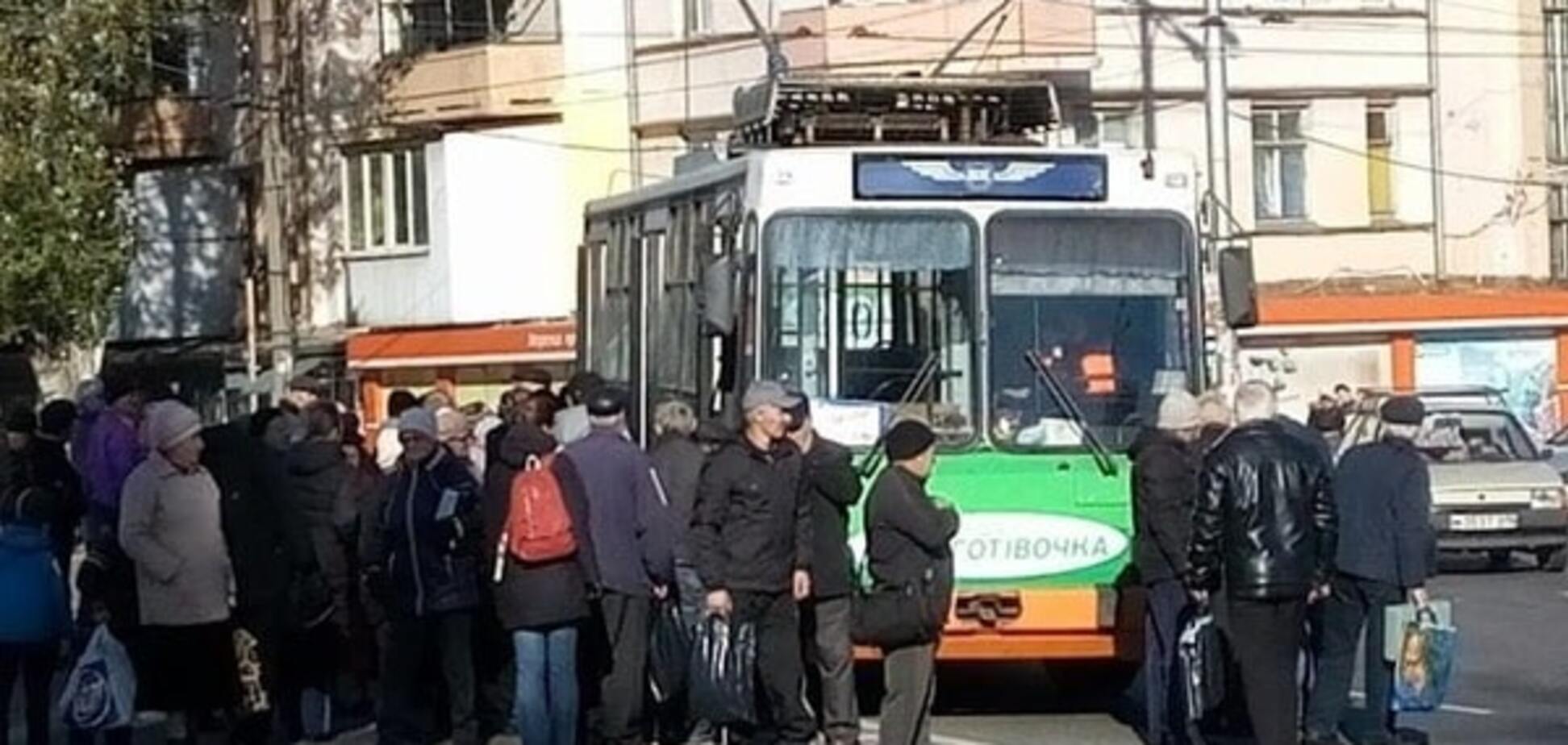 В Запорожье на проспекте из-за троллейбуса образовалась пробка