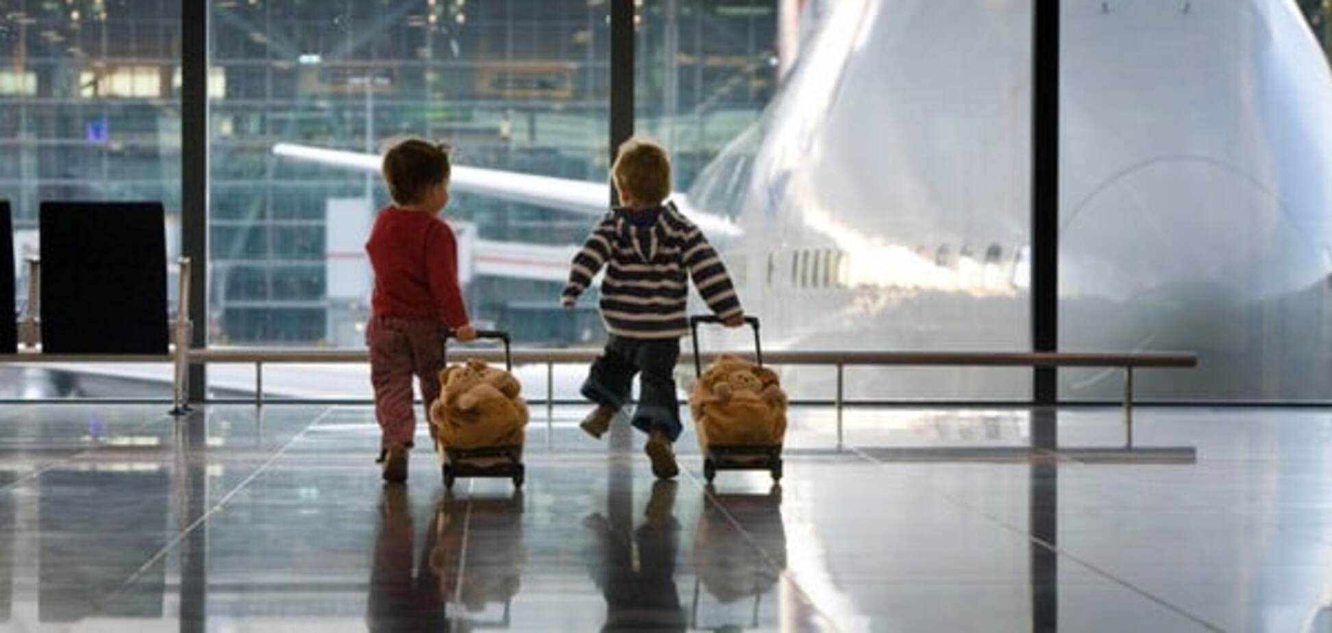 Діти в аеропорту