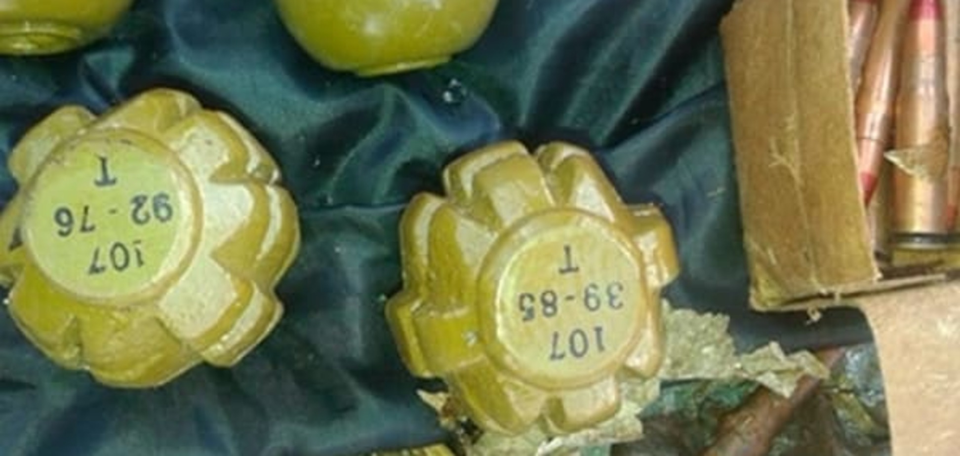 Мог подорваться: херсонец прятал боевые гранаты в родительской печке