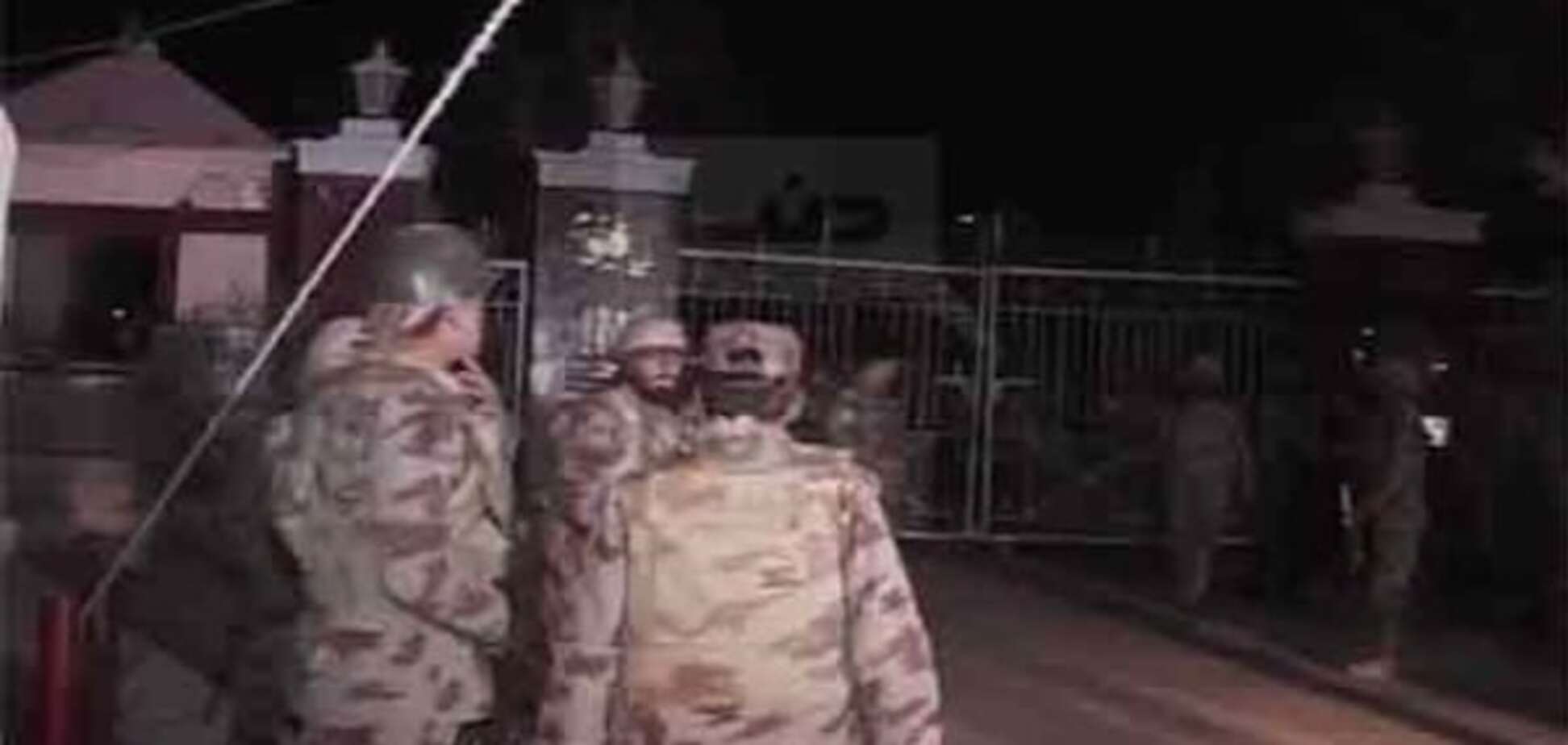 Террористы взяли в заложники 200 курсантов в Пакистане