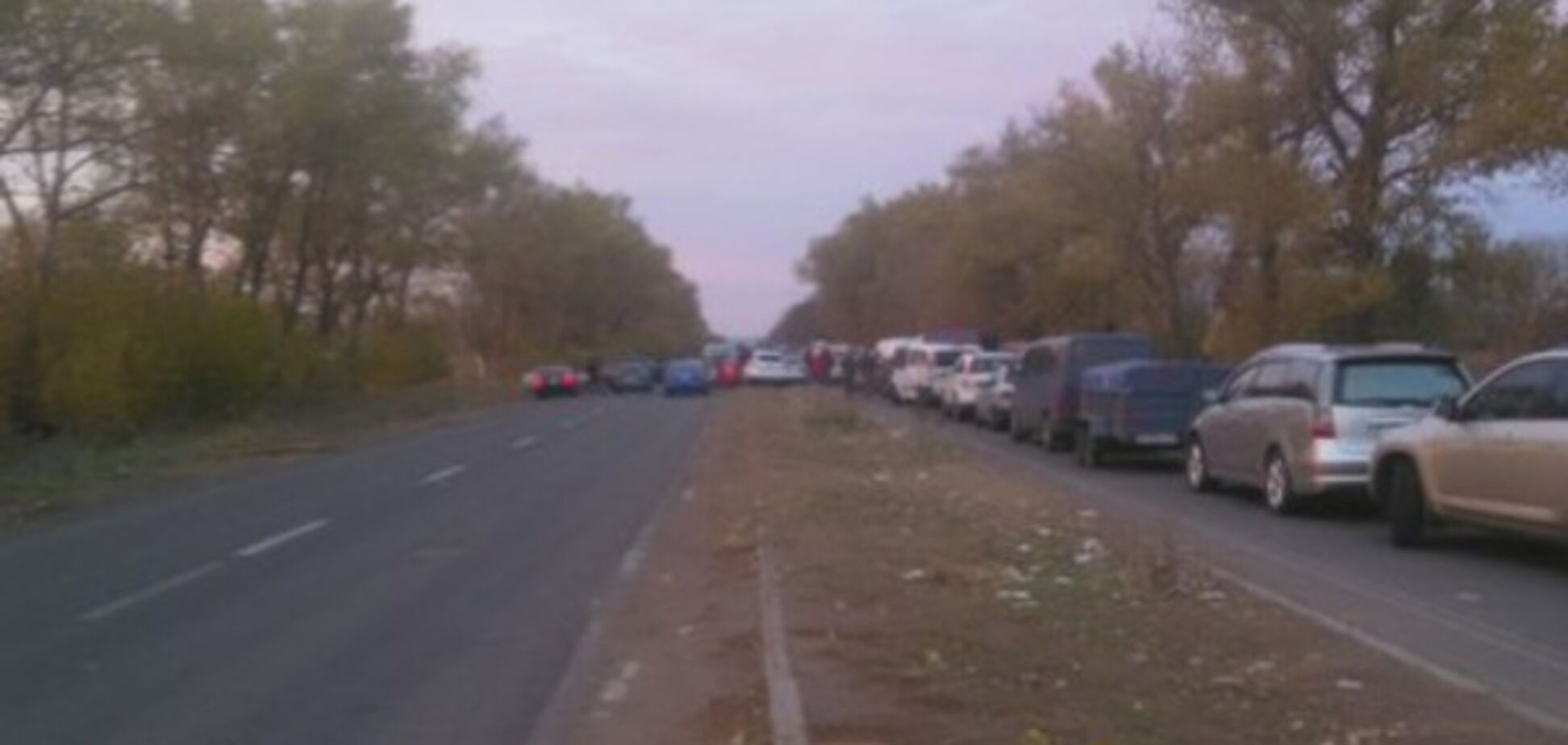 Черги на блокпосту під Донецьком