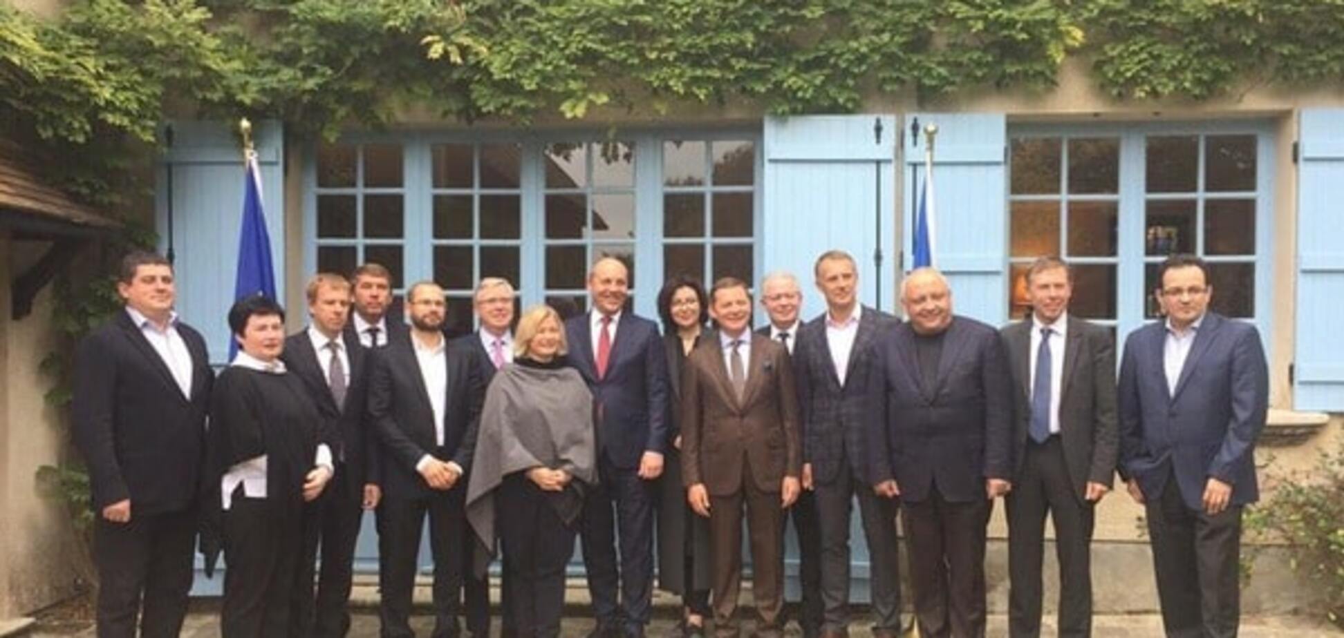 Лідери фракцій Ради зібралися на переговори в замку поблизу Парижу