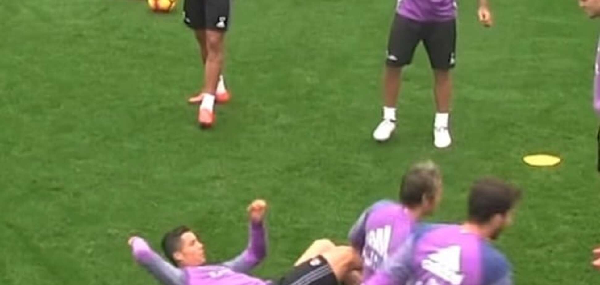 Униженный и злой: Роналду совершил подлый поступок на тренировке 'Реала' - видеофакт